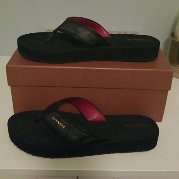 coach flip flops size 9